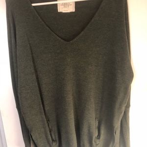 Long sleeved sweater with pockets